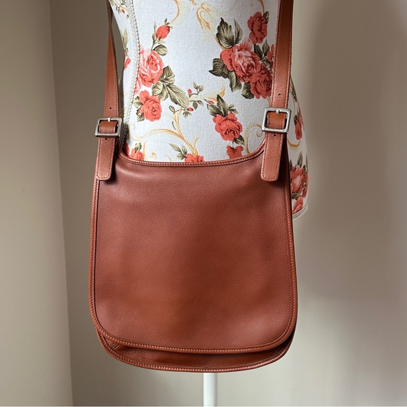Coach Handbags - Vintage Coach Hippie Flap Crossbody Bag 9131